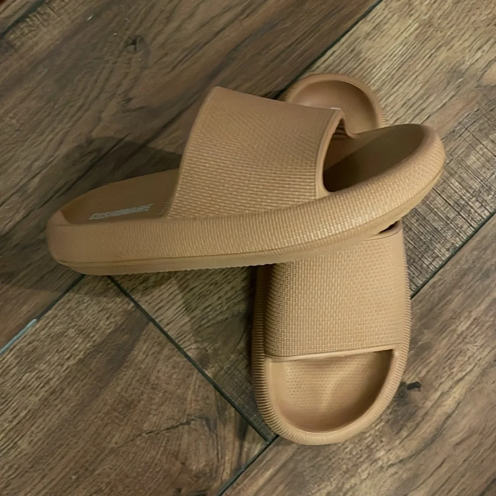 Slippers - Picture 4 of 5